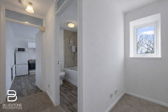 Copy, 10, Deepdale Court, South Croydon photo 3
