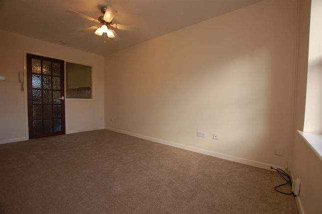 Flat 3, The Lyndons, Park Street, Kingswinford photo 5