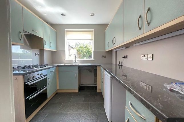 464, Spen Lane, Leeds photo 4