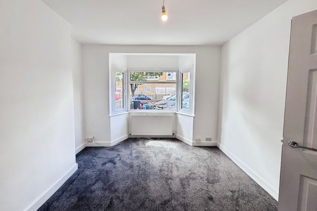 131, Carlingford Drive, Westcliff-On-Sea photo 4