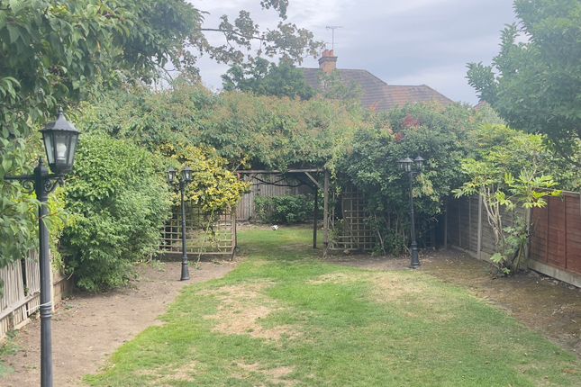 64, Greenfield Gardens, London photo 3