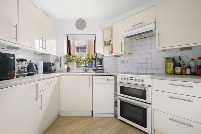 11 Tinniswood Close,, Horsell Road, Highbury photo 5