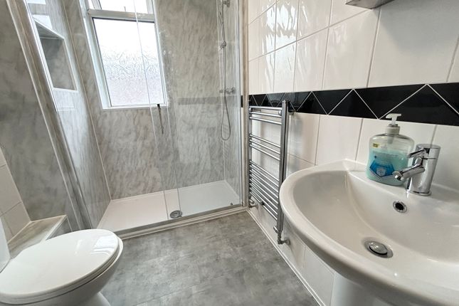 Room 2, Salford photo 3
