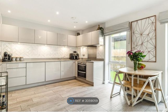 Flat G, Broadhead Apartments St Clements Avenue, London photo 4