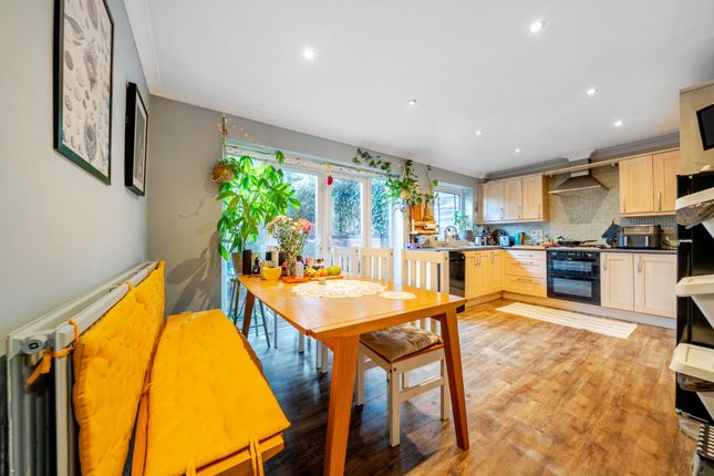 15, Rolvenden Gardens, Bromley photo 2