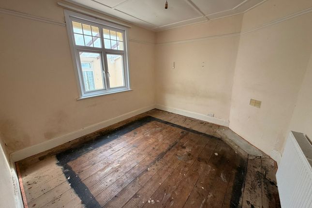12 The Crescent, Camborne photo 3