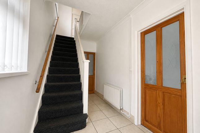 104, Whitelands Road, High Wycombe photo 3