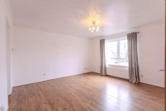 6, Blenheim Court, Stepps photo 4