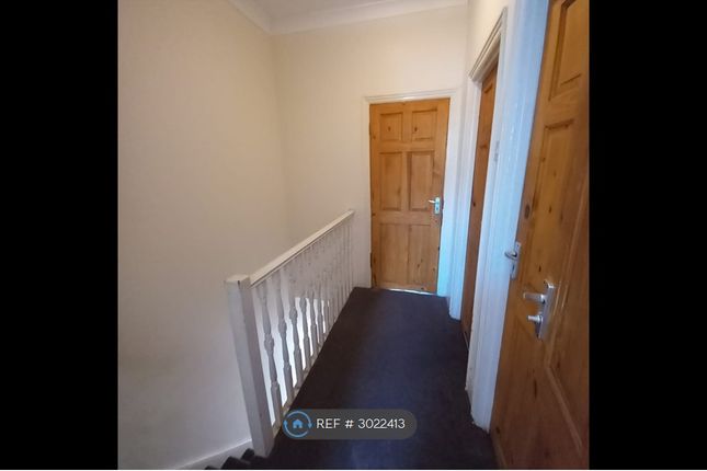 Bed In Bedded Room   Stevenage Road, London photo 3