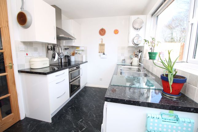 15 Lynn Close, Southampton photo 3