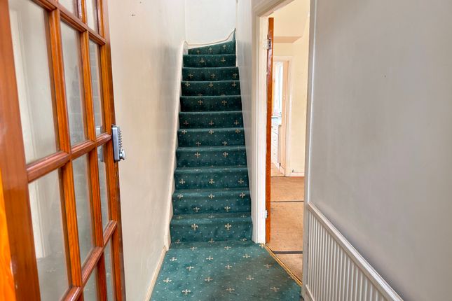 15 Fron Terrace, Llanelli photo 3