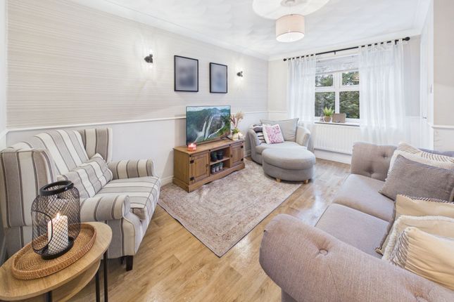 8 Westerdale Close, Manchester photo 3