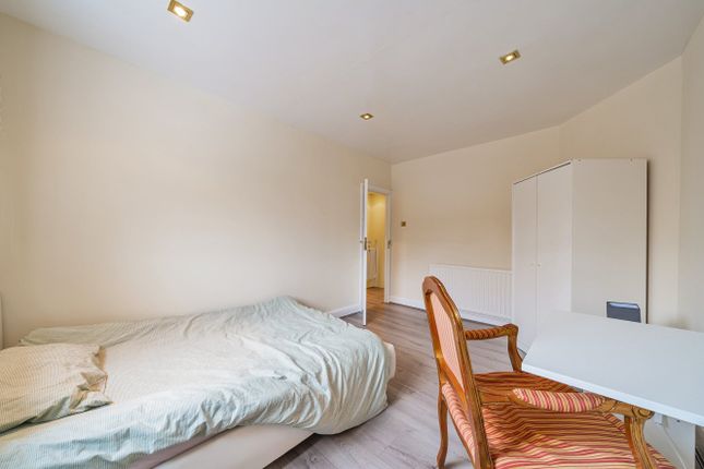 25, Longhill Road, London photo 5
