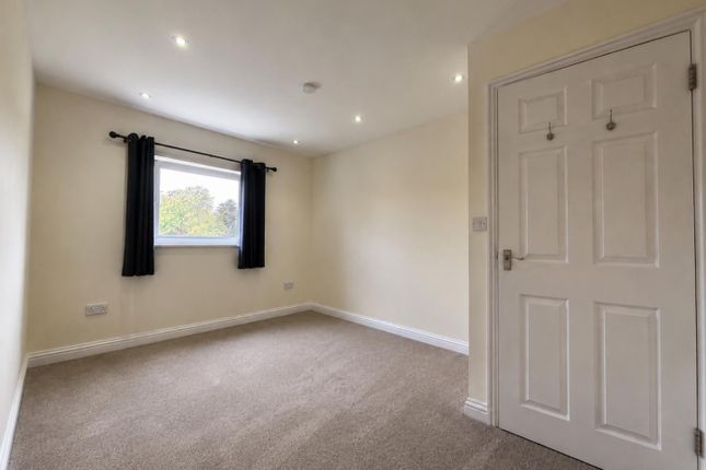 Flat 4, 53B, London Road, Waterlooville photo 2