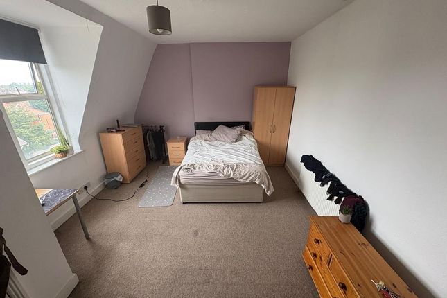 Uxbridge Road, Ealing photo 3