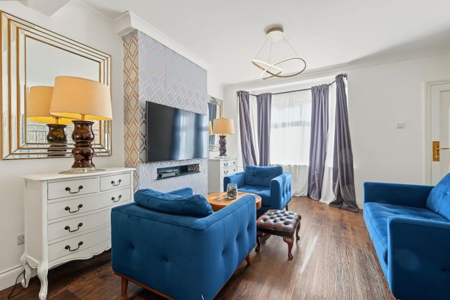 3-bed house on Gresham Road London, West Beckton, £2,700/mo