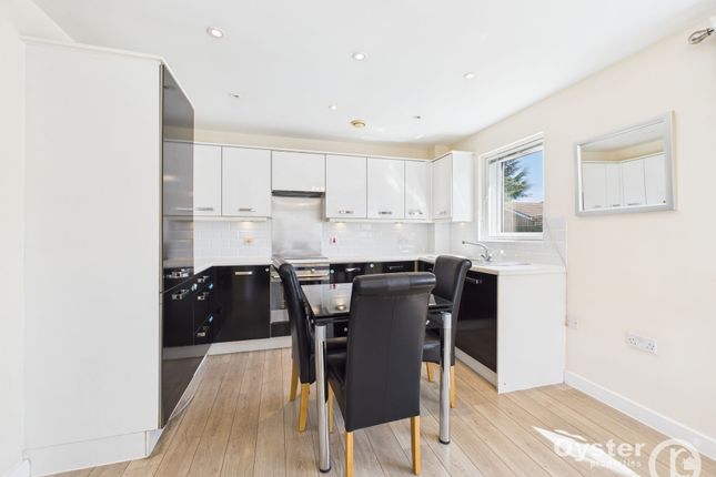 Flat 2, Helix Court Hedera Place, Hounslow photo 3