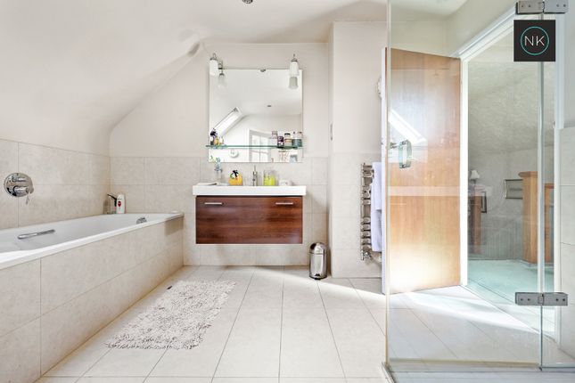 5 Stradbroke Drive, Chigwell, Essex photo 3