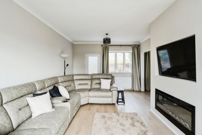 59, Gwscwm Road, Carmarthenshire photo 4