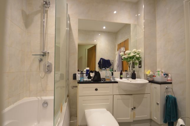 Flat 3 Northdene Court, 32, Egham Hill, Egham photo 4