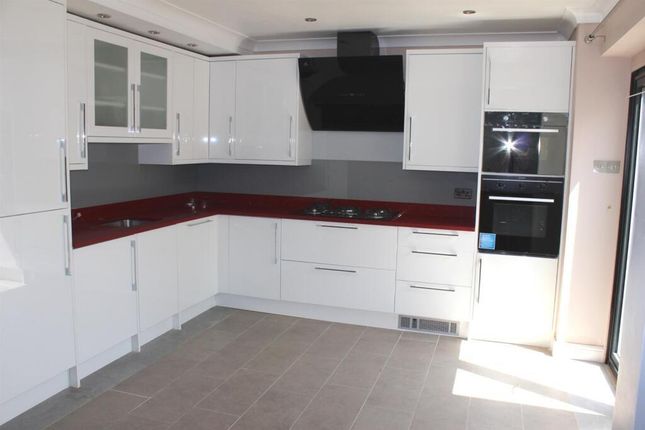15 Almond Close, Staines, Egham photo 2