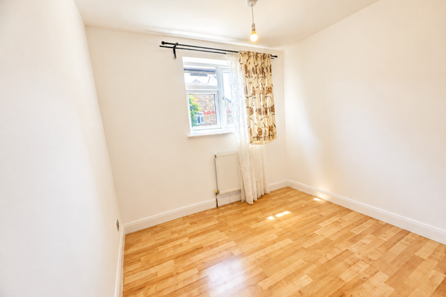 77, Daintry Close, Harrow photo 5