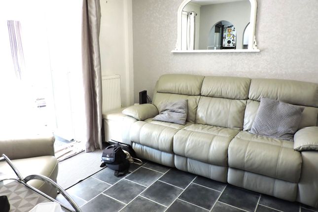 Gooding Close, New Malden photo 3