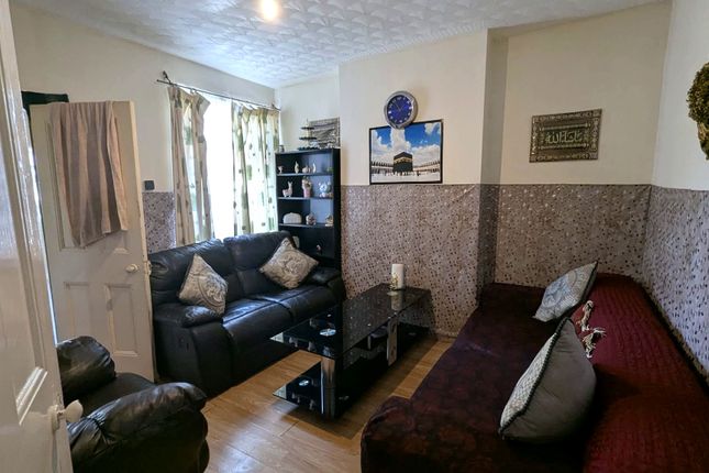 Warwick Road West, Luton photo 3