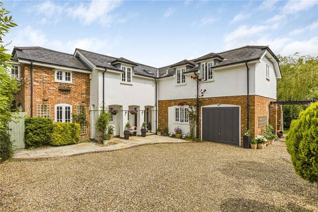 Thumbnail Country house for sale in Halls Close, Hobbs Hill, Welwyn, Hertfordshire