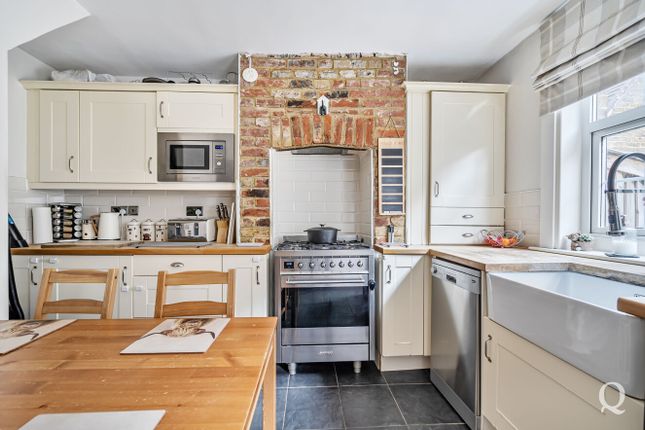 3, Woodland Cottages, Rodmersham photo 3