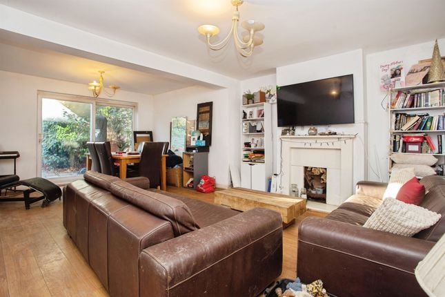 19, Kimble Crescent, Bushey photo 3