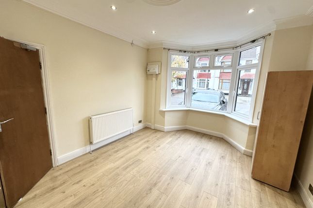 Waverley Avenue, Wembley photo 2