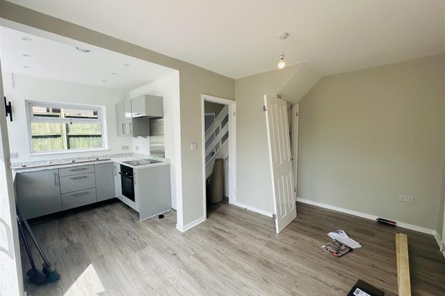 7, Florence Close, Bedworth photo 4