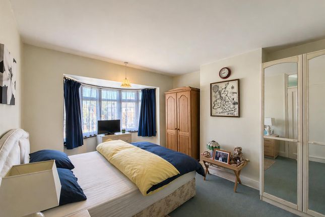 9, Central Avenue, Hounslow photo 4