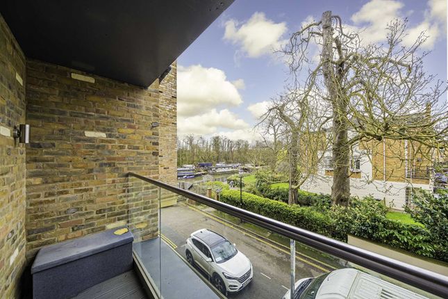 Flat for sale in Lion Wharf Road, Isleworth