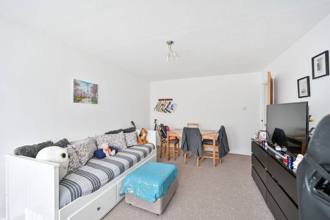 Flat for sale in Worplesdon Road, Guildford