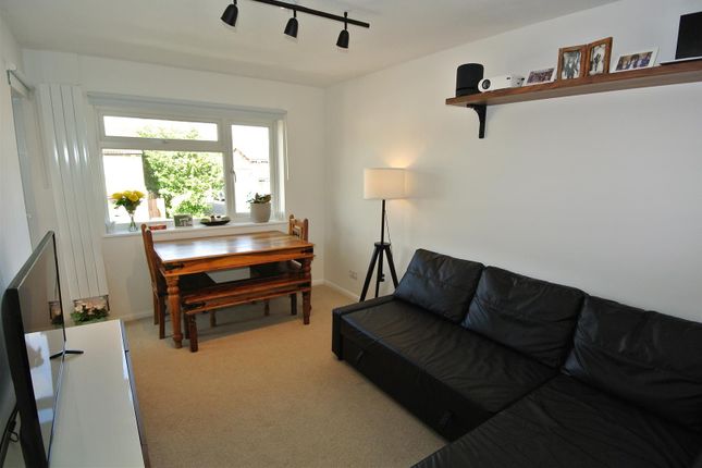 Larksfield, Egham photo 2