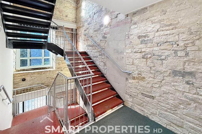 Brook Lane, Huddersfield photo 3