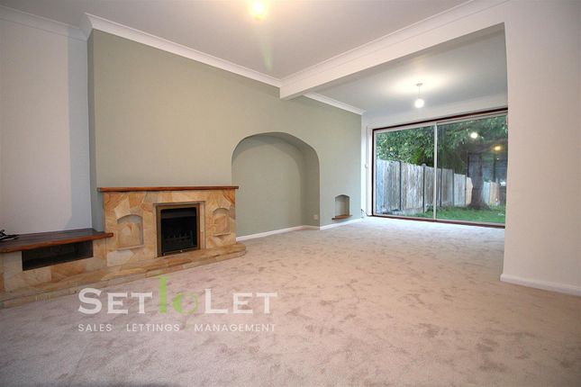 28, Woodnewton Drive, Leicester photo 2