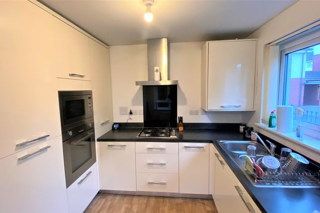 Town house to rent in Ariel Reach, Newport