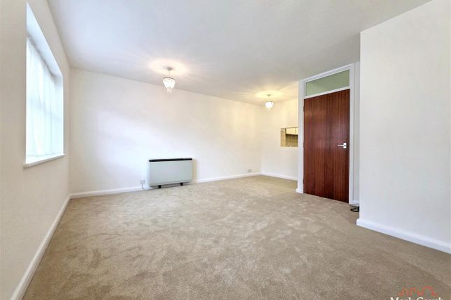 10 St. James Court, Woodfield Close, Ashtead photo 3