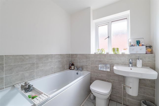48, Grey Gables Avenue, Preston photo 4