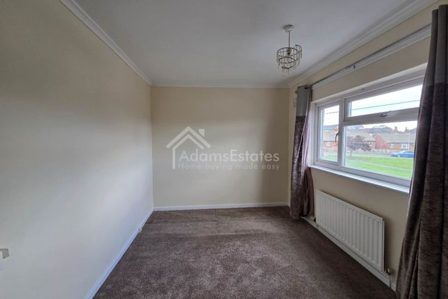 16, Hyrstlands Rd, Batley photo 4