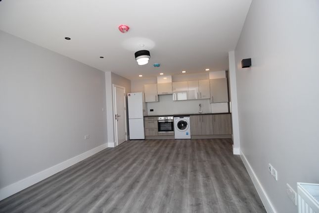 Thumbnail Flat to rent in Western Road, Romford