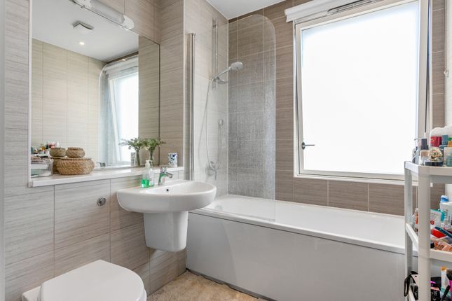 Flat 11, Montmorency House, London photo 4