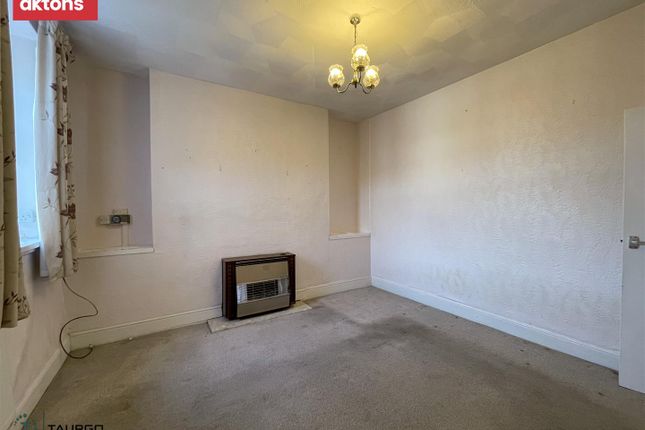 20, Thomas Street, Caerphilly photo 4