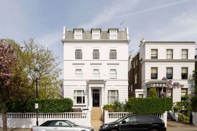 Flat for sale in Dawson Place, London