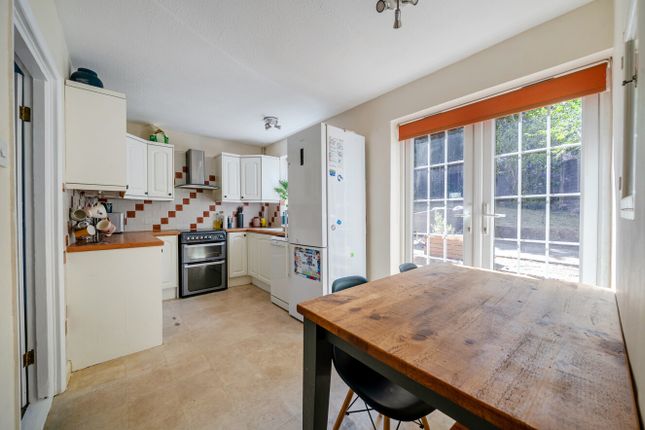 15, Hillspur Road, Surrey photo 3