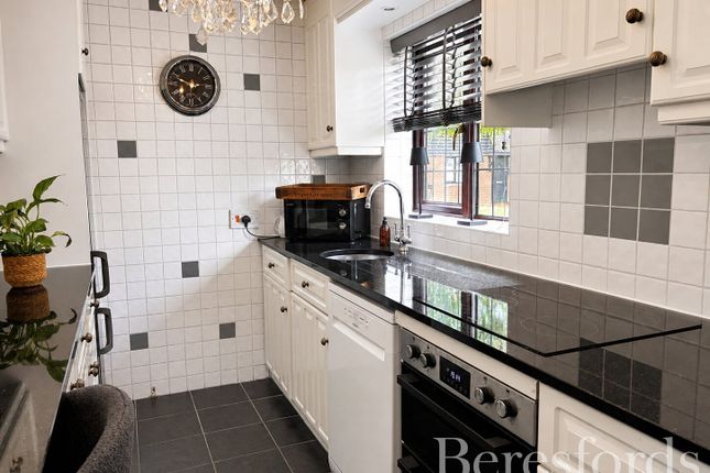 6, Littlebury Court, Brentwood photo 2