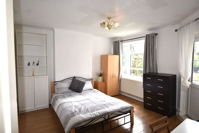 Thumbnail Room to rent in Hargraves House, White City Estate, London